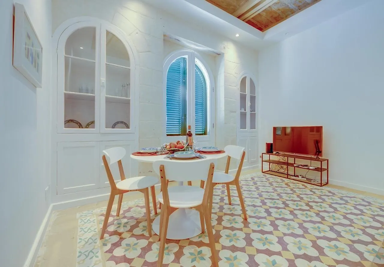 Central Family Apartment Valletta