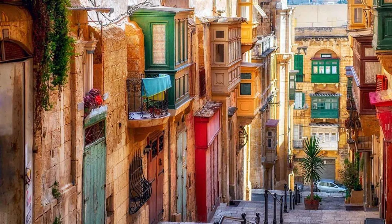 Central 2BR Apartment in La Valletta