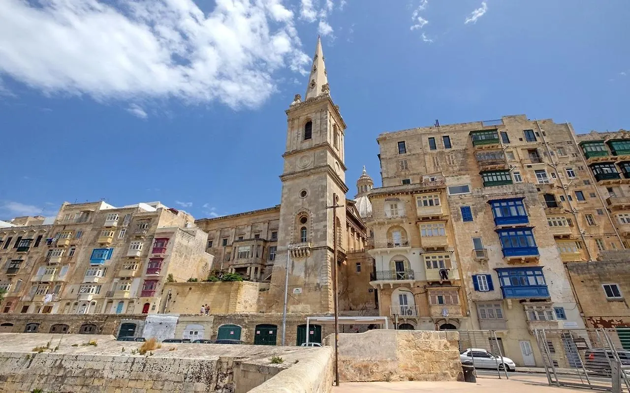 Central 2BR Apartment in La Valletta