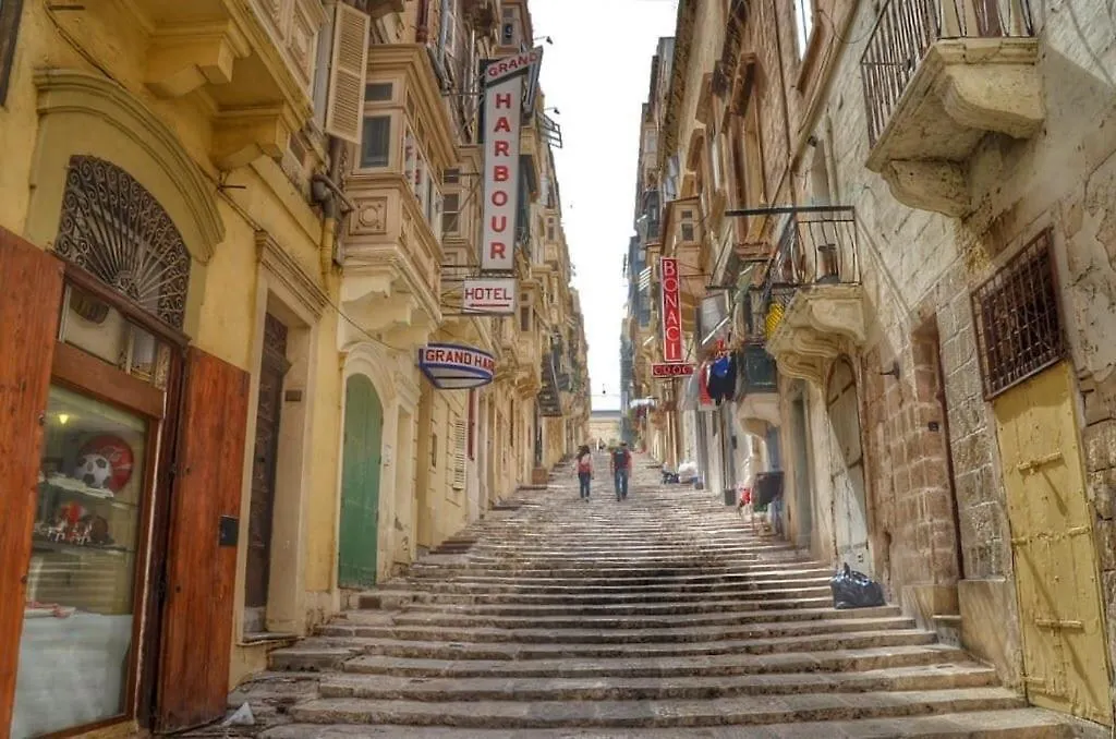 Central Family Apartment Valletta