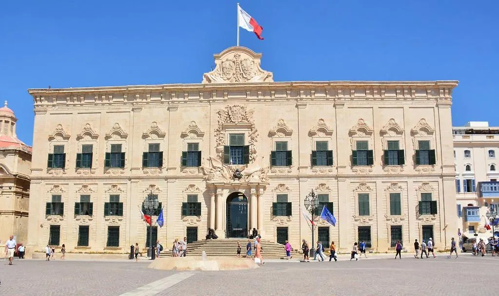 Central Family Apartment Valletta